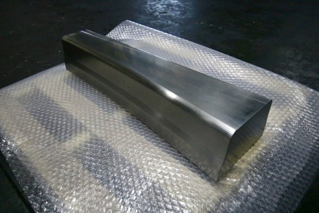 材質:インバー(INVAR36)<br>サイズ:540 x 95mm<br>角材より削り出し機械加工(傾斜面3D形状加工)